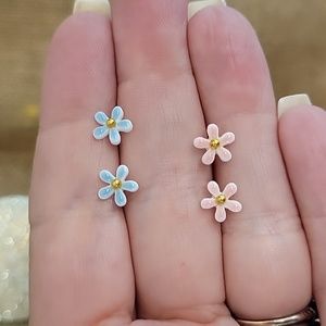 CERAMIC DAISY STUD EARRINGS, Choice of Color